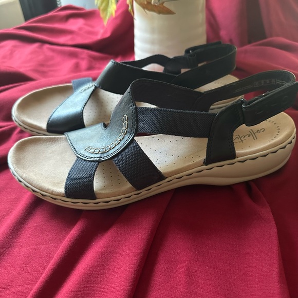 Clark’s sandals - Picture 3 of 5